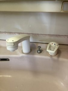 洗面台の水道蛇口の修理